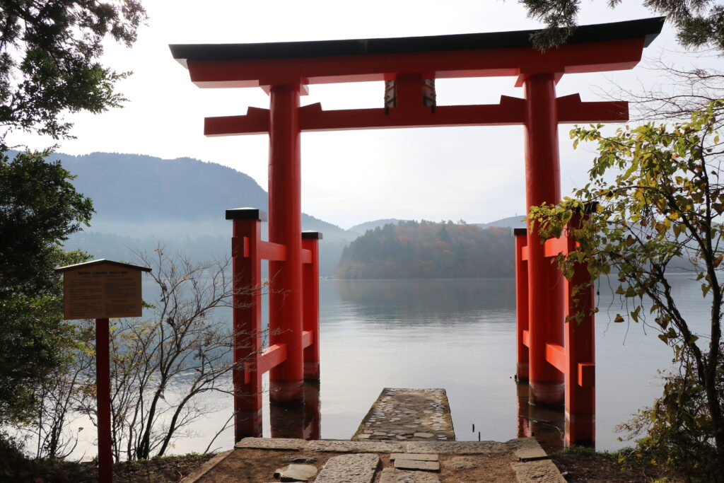 箱根神社_湖畔